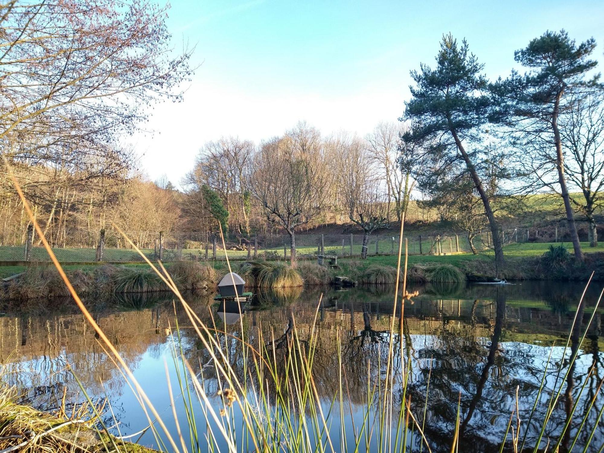 Le Petit Lac Bourganeuf Bagian luar foto